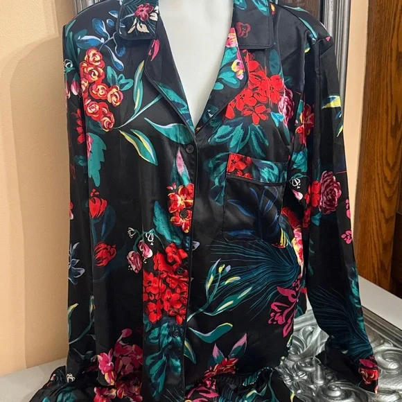 Stars Above Large Floral Satin Pajama Set Long Sleeve with Shorts - Picture 5 of 7